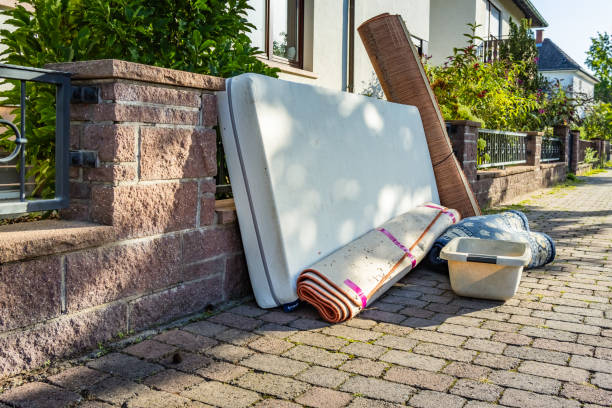 Best Hot Tub Removal  in Gibraltar, MI