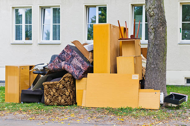 Best Yard Waste Removal  in Gibraltar, MI